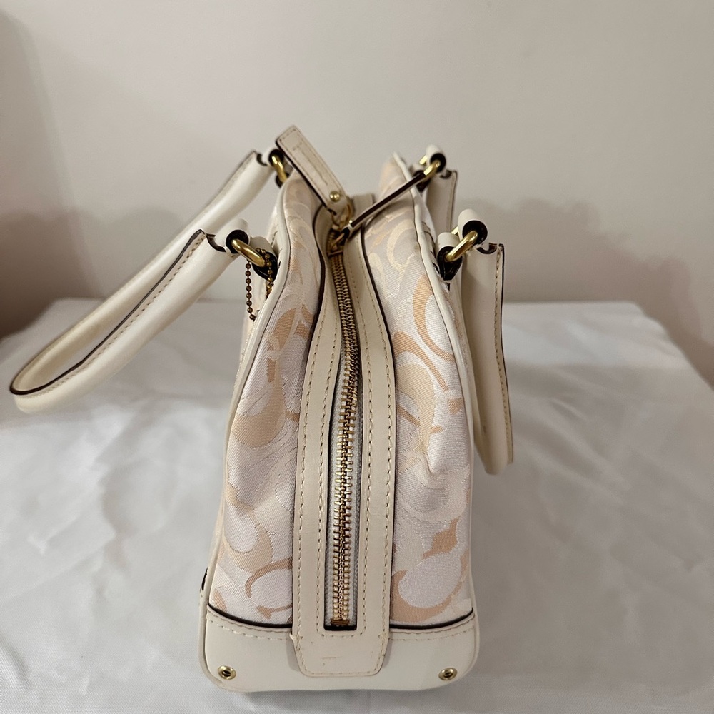 Coach Cream and Tan Shoulder Bag - Picture 3 of 13